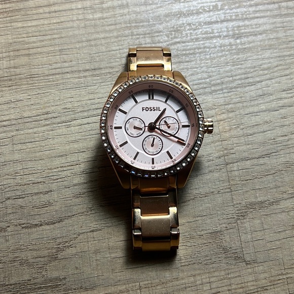 Fossil watch gold women’s - Picture 2 of 4
